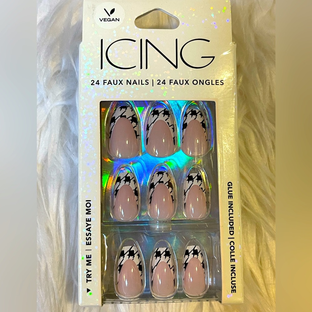 Checkered french tip ongles nail set, NWT